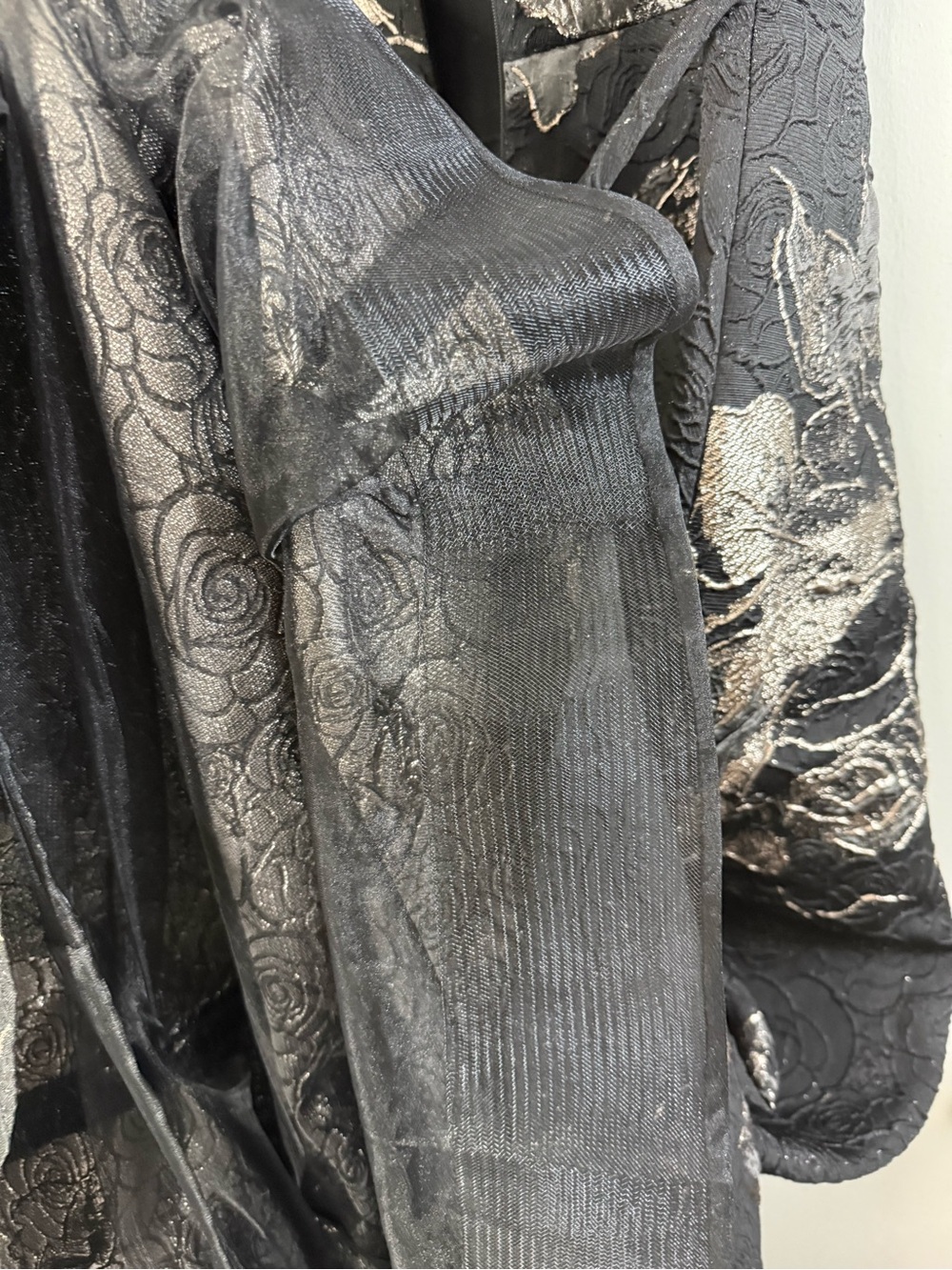 Teri Jon Rickie Freeman Black
Off-the-Shoulder Metallic Floral Jacquard dress 14 - Picture 10 of 11